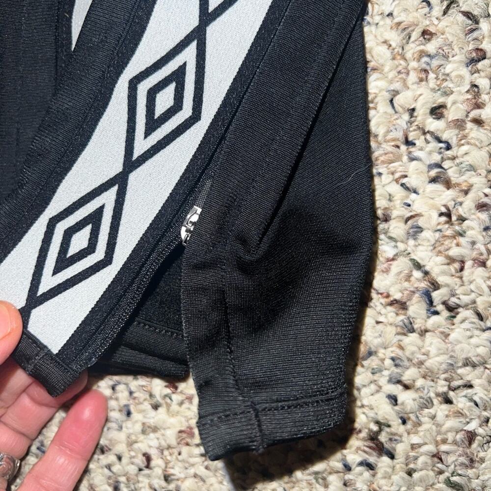 umbro track pants - Picture 3 of 4